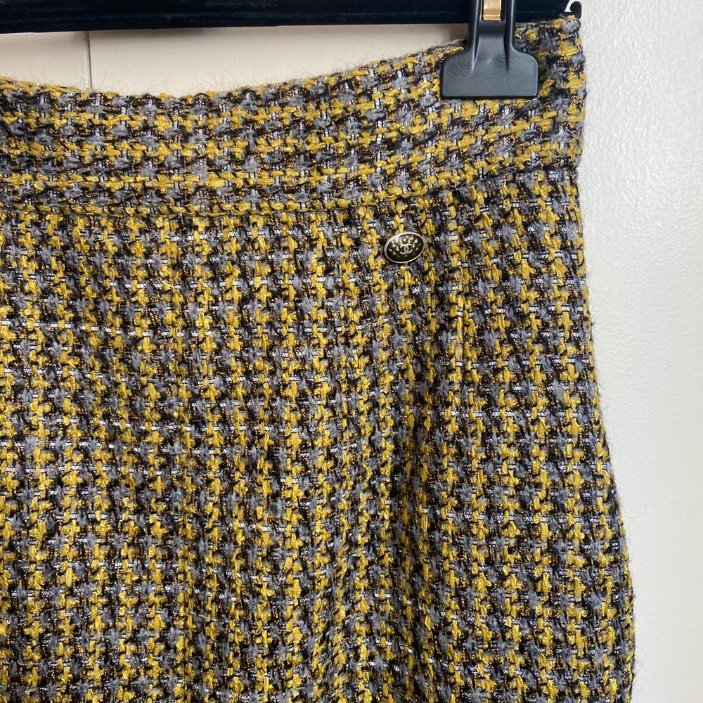 Chanel Tweed Jacket and Skirt Set Rare 2017 Collection - Picture 12 of 14